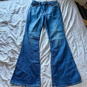 American Eagle Super High Rise Stretch Jeans - Size 6 (28 Waist)